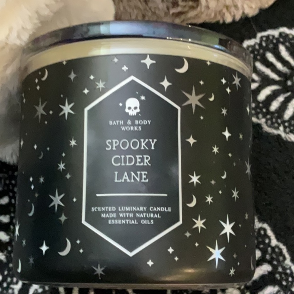 Bath and body works spooky cider lane candle with skull lid